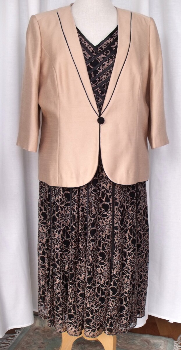 CARAMEL & BLACK RANGE CARAMEL & BLACK STRETCH LACE WITH RIBBON DETAIL DRESS & CARAMEL SHANTUNG JACKET WITH BLACK DETAIL