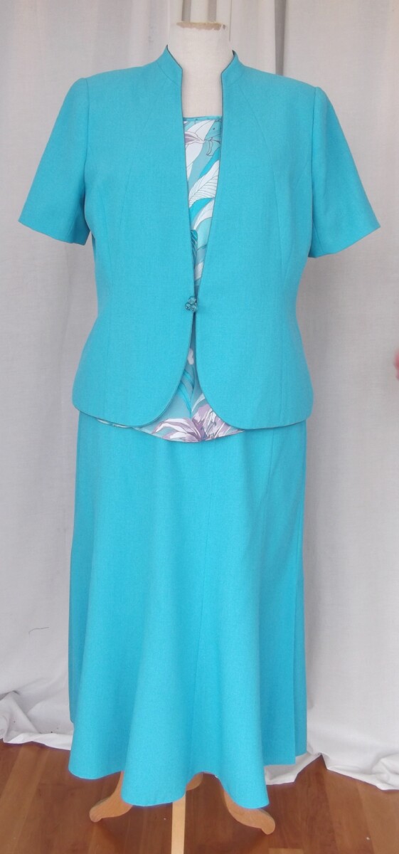 VINTAGE LAGOON RANGE  TURQUOISE WOVEN SKIRT & SHORT SLEEVED JACKET & 32% SILK DEVORE TURQUOISE SKIRT & TOP FLORAL PRINT