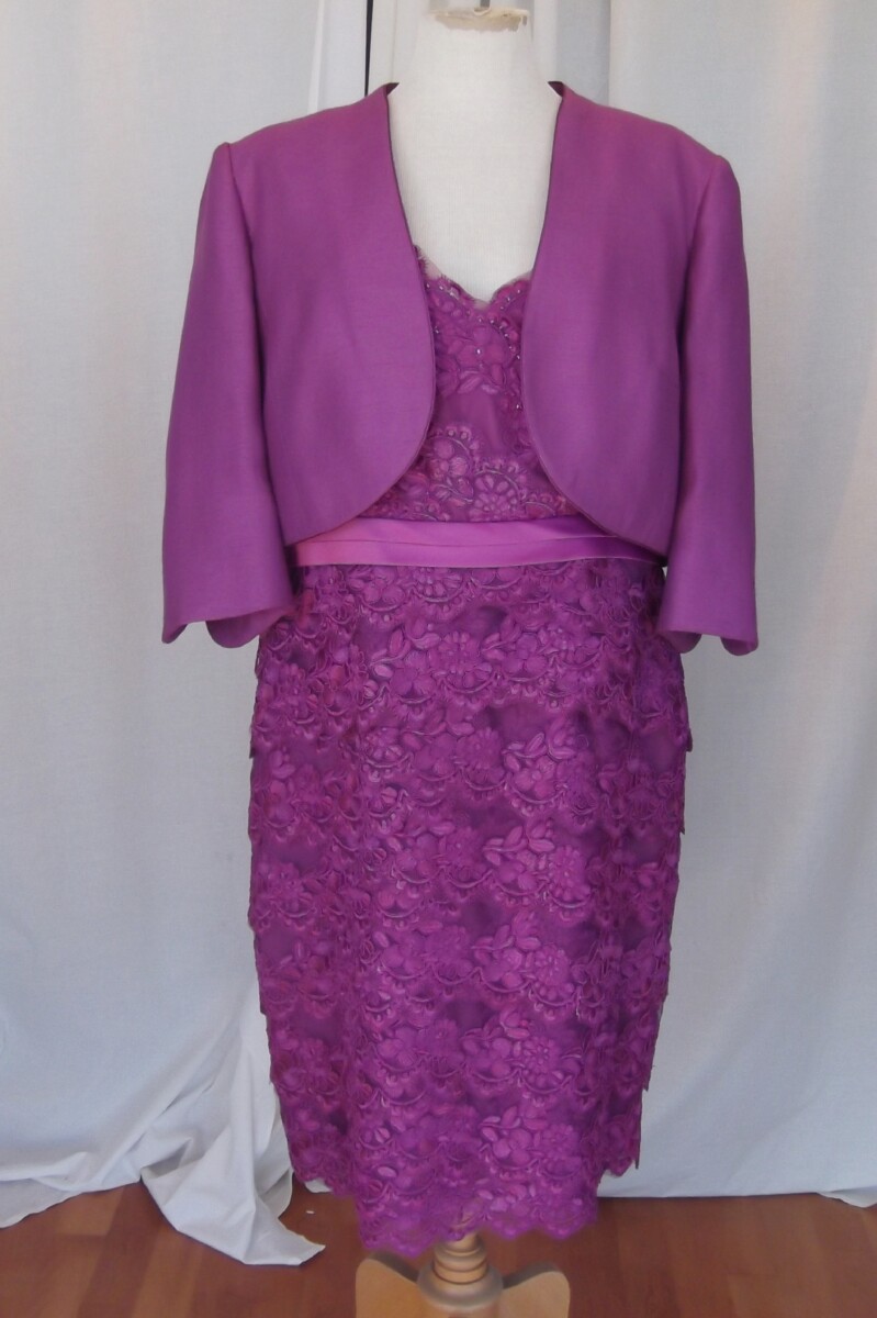 MAGENTA WATERFALL LACE SHIFT DRESS PLEATED SATIN WAISTBAND & MAGENTA WOVEN SHORT  JACKET