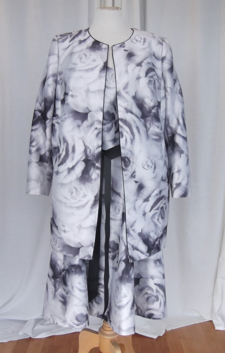 JACQUES VERT COLLECTION SILVER GREY SHANTUNG BLURRED ROSEHEAD PRINT  DRESS  & MATCHING COAT