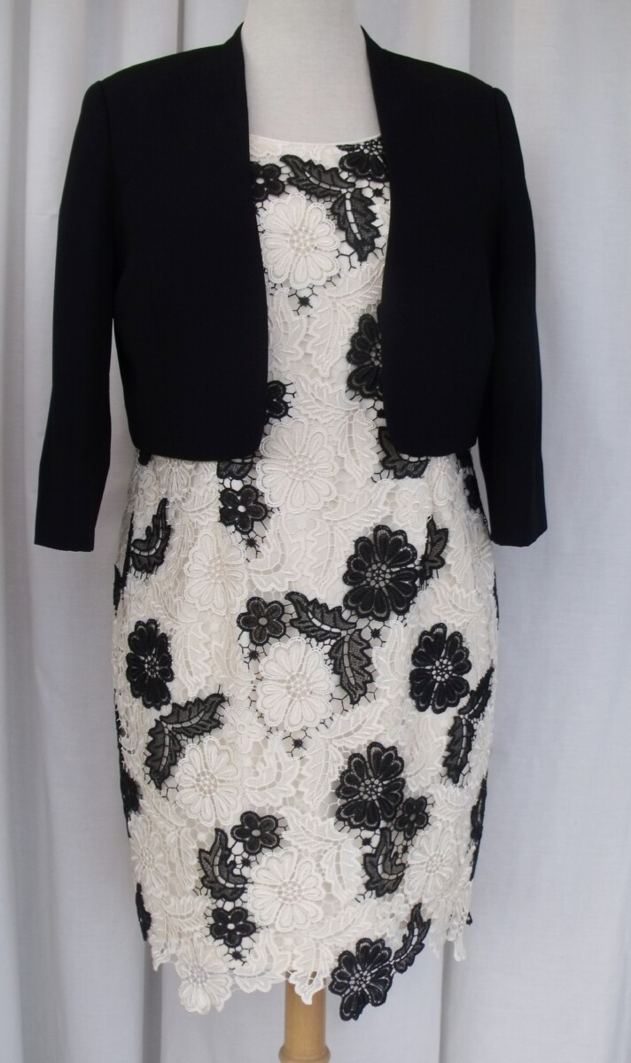 MONOCHROME RANGE IVORY  & BLACK FLOWERHEAD LACE SHIFT DRESS MATCHING BLACK SHORT JACKET WITH IVORY CORSAGE