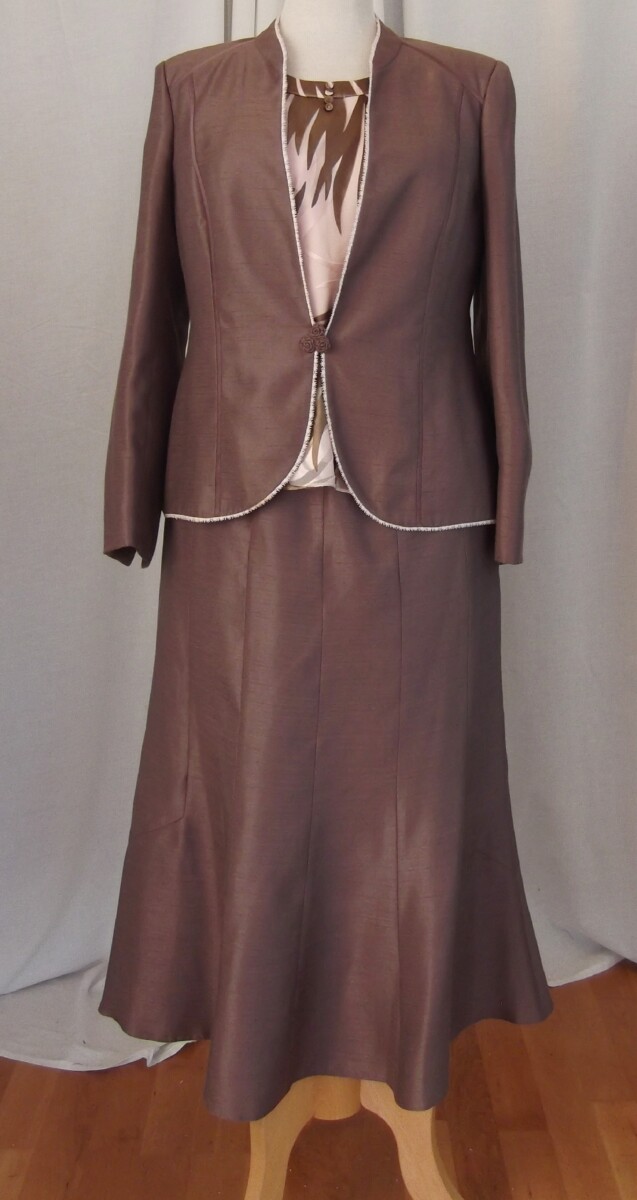 COFFEE & PEACH RANGE PEACH SILK DEVORE COOFFEE FERN LEAF PRINT SKIRT & TOP COFFEE  JACKET EDGED IN LACE & COFFEE SKIRT