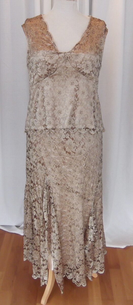 VINTAGE GOLD LACE SCALLOPED EDGED SKIRT & FITTED GOLD LACE TOP
