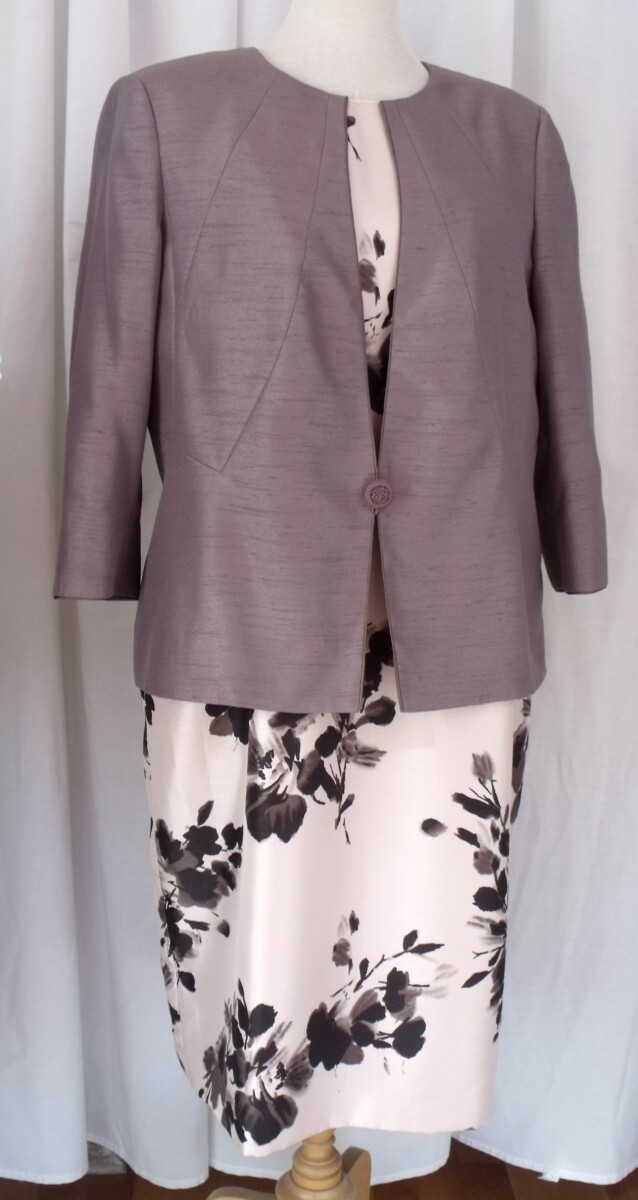 BRAND NEW WITH TAGS CHAMPAGNE SHANTUNG SHIFT DRESS BROWN SHADOW FLORAL PRINT MATCHING  PRELOVED MOCHA BROWN SHANTUNG JACKET