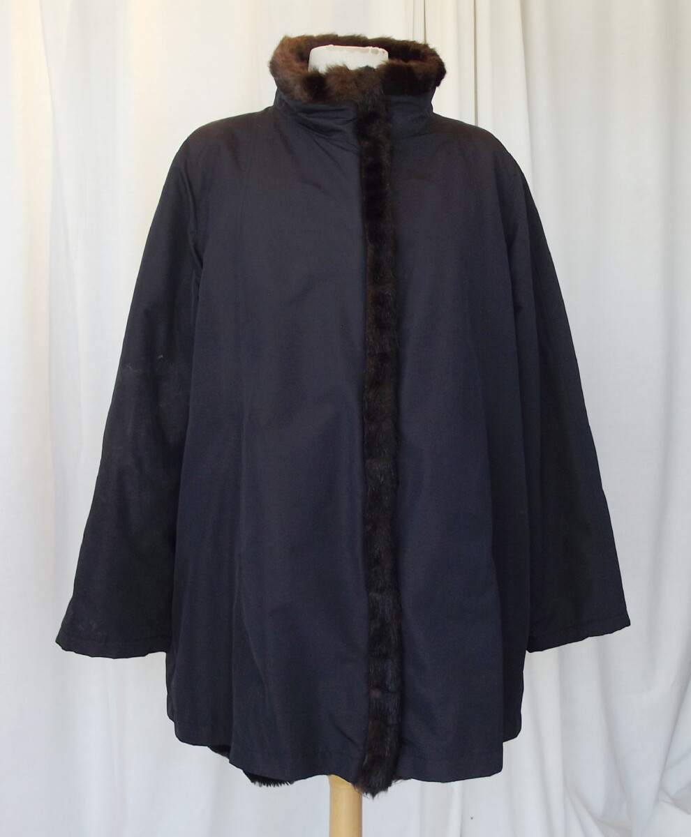FAUX FUR LINED 3/4 LENGTH JACKET FAUX MINK COLLAR AND AROUND EDGES 6 LARGE  PRESS STUD FASTENING