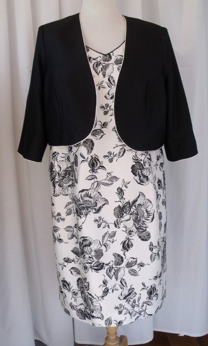 VINTAGE MONOCHROME IVORY RAW SILK LOOK SHIFT DRESS BLACK FLORAL PRINT BLACK RAW SILK LOOK SHORT JACKED PIPED IN IVORY