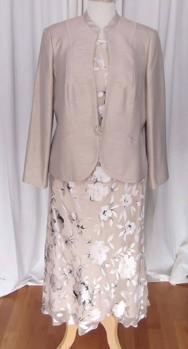 SANDSTONE RANGE  22% SILK GOLD DEVORE FLORAL PATTERN BLACK OUTLINE SKIRT & TOP CANVAS  JACKET SANDSTONE COLOUR PIPED IN GOLD