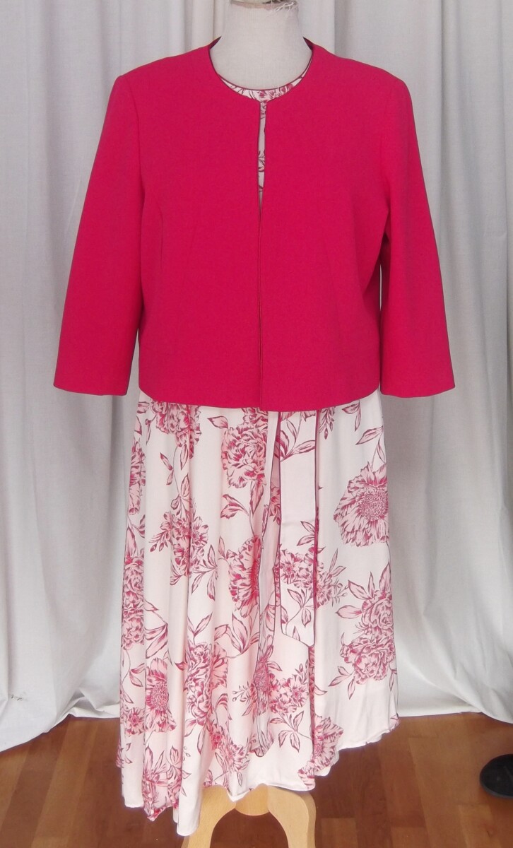 JACQUES VERT COLLECTION  IVORY DRESS BRIGHT PINK FLORAL PRINT ASYMETRICAL HEMLINE BRIGHT PINK BAILEY CREPE JACKET