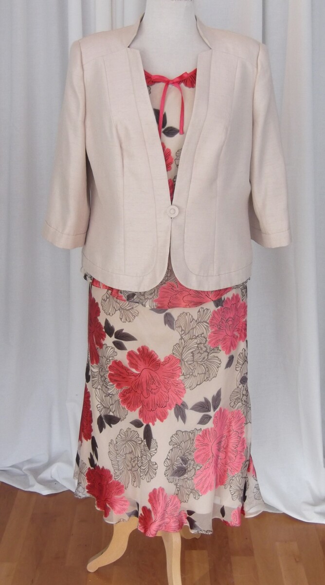 GERANIUM RANGE NEUTRAL 46% SILK DEVORE SKIRT & TOP PEONY BLOOM PRINT & GERANIUM "NEUTRAL" SHANTUNG NOTCH NECK JACKET.