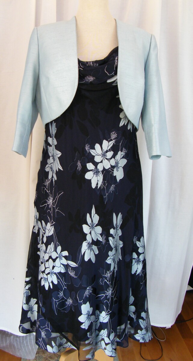 MISTY BLUE RANGE NAVY 20% SILK DEVORE DRESS MISTY BLUE FLOWER HEAD PRINT MISTY BLUE SHANTUNG SHORT JACKET