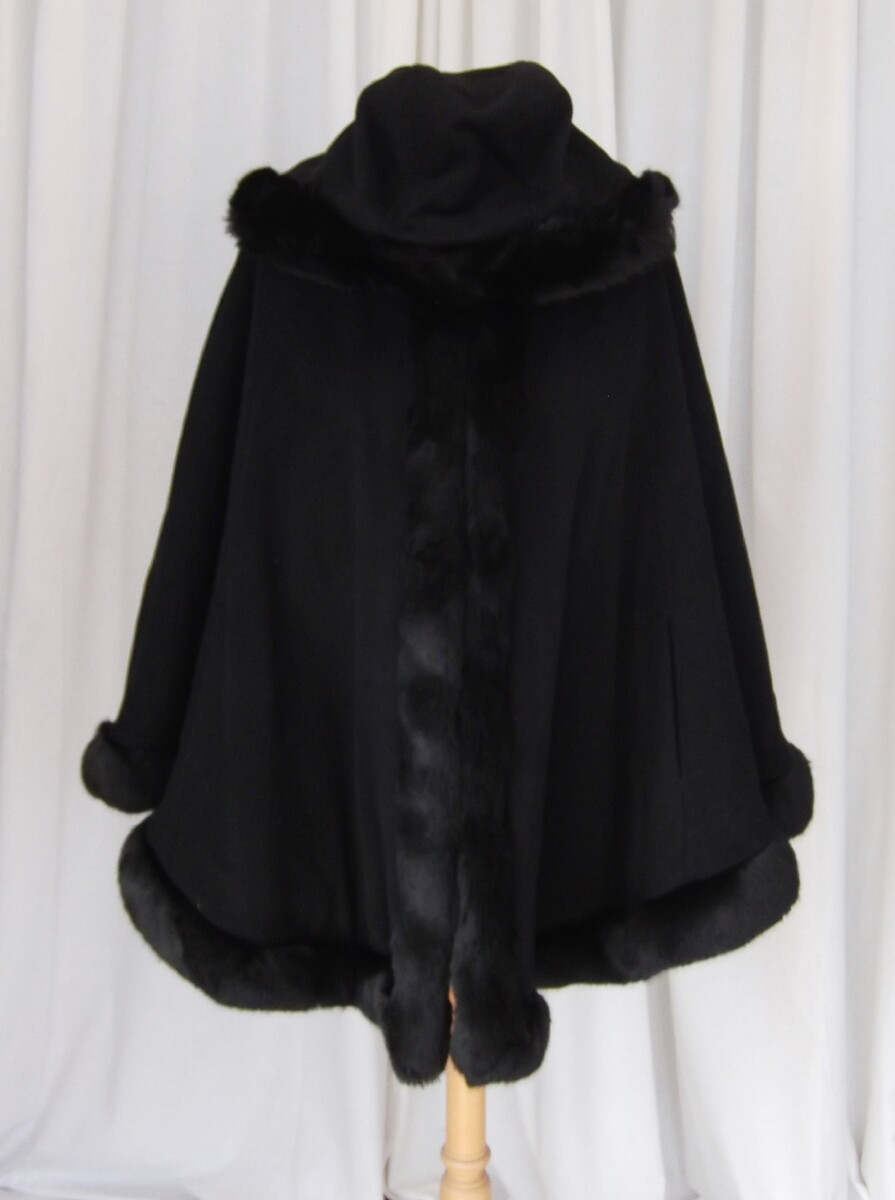 BRAND NEW WITH TAGS JACQUES VERT ONE SIZE BLACK HOODED CLOAK 75% WOOL 5% CASHMERE FAUX FUR TRIM AROUND ALL EDGES